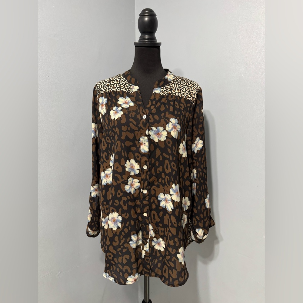 FIG‎ AND FLOWER Leopard Print Pear Button Up Blouse Women’s Size Large